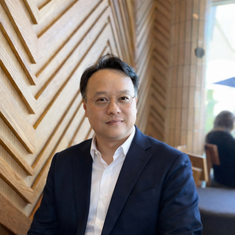 อาจารย์พรพัฒน์ แพรพัฒน์ — Yang Gong Feng Shui 40th Generation Liu Jiang Dong Lineage Holder